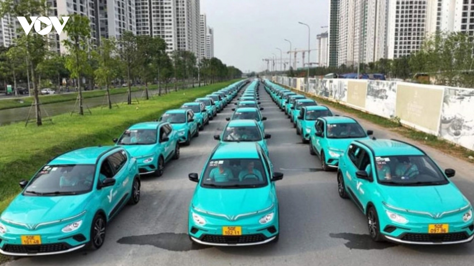 Bộ GTVT đồng ý cho hãng taxi điện của ông Phạm Nhật Vượng được hoạt động ở các sân bay