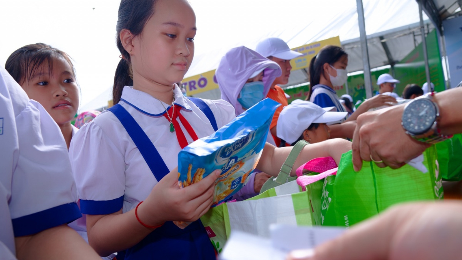 DN sữa Cô Gái Hà Lan hưởng ứng ngày môi trường thế giới tại Bình Dương