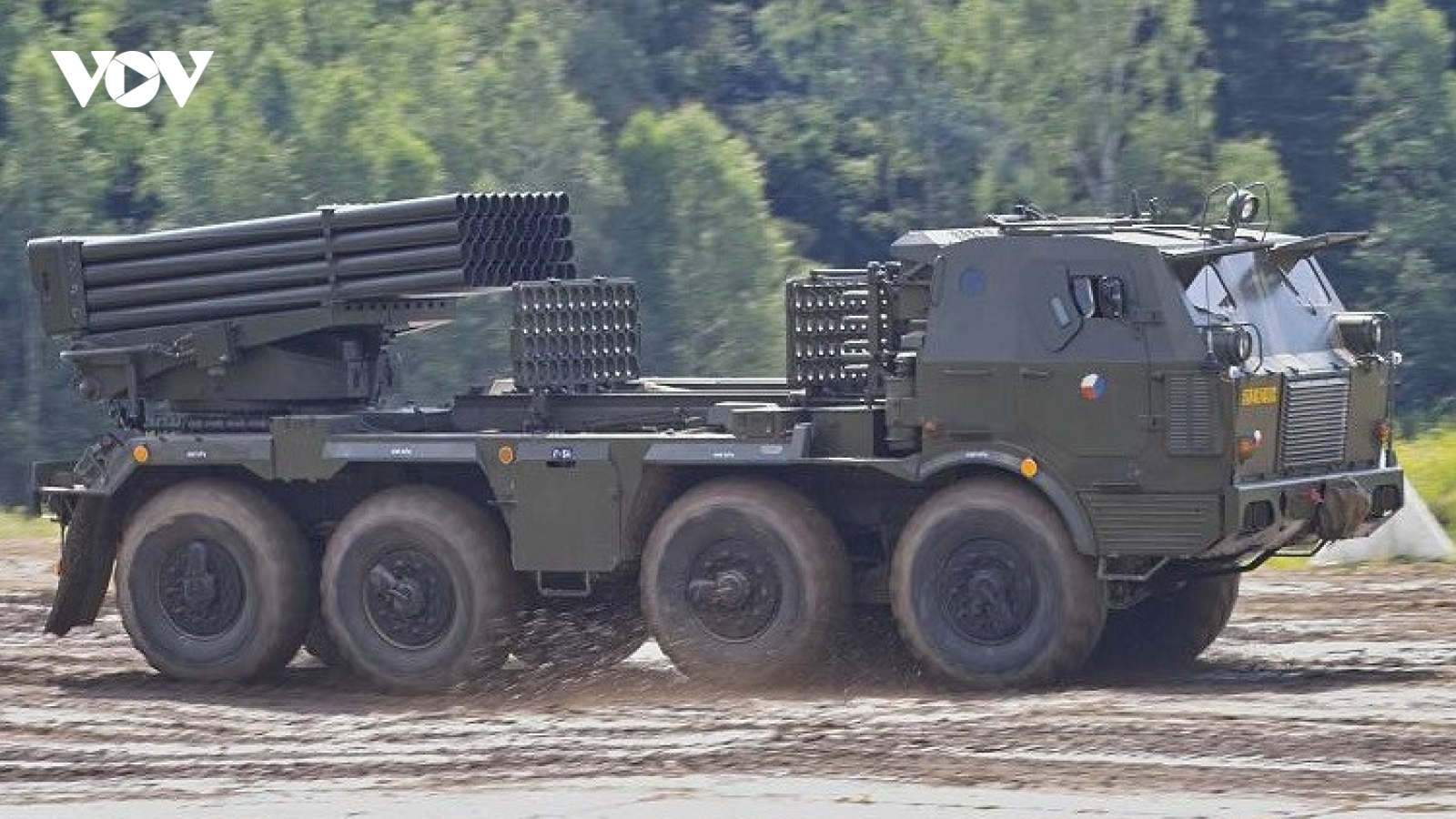 Pháo phản lực “Ma cà rồng” RM-70 của Ukraine dội hỏa lực tấn công thành trì Nga