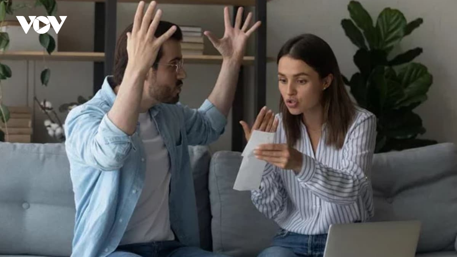 Tức phát khóc khi chồng tôi không chịu chuyển nhà chỉ vì lý do quái gở