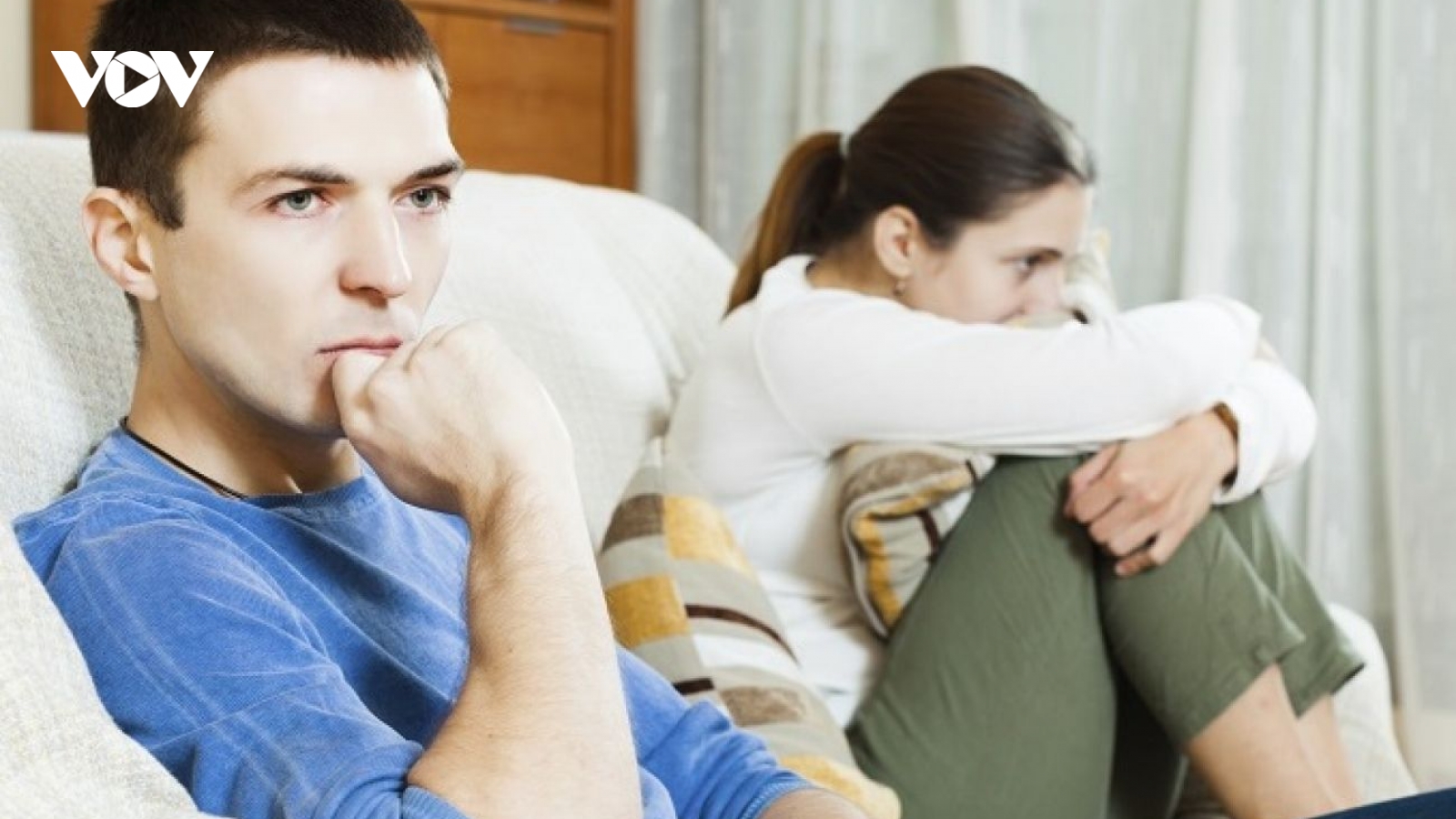 Con gái đã học đại học, chồng vẫn nằng nặc đòi sinh con thứ 3