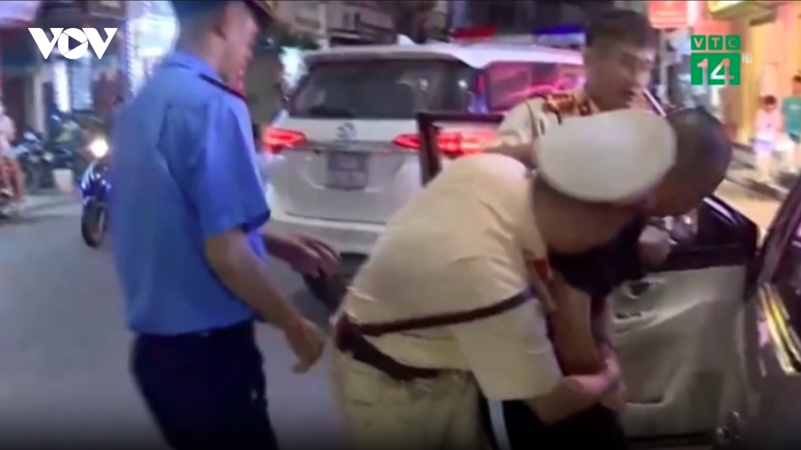 Quảng Ninh xử lý nghiêm taxi dù “chặt chém” du khách