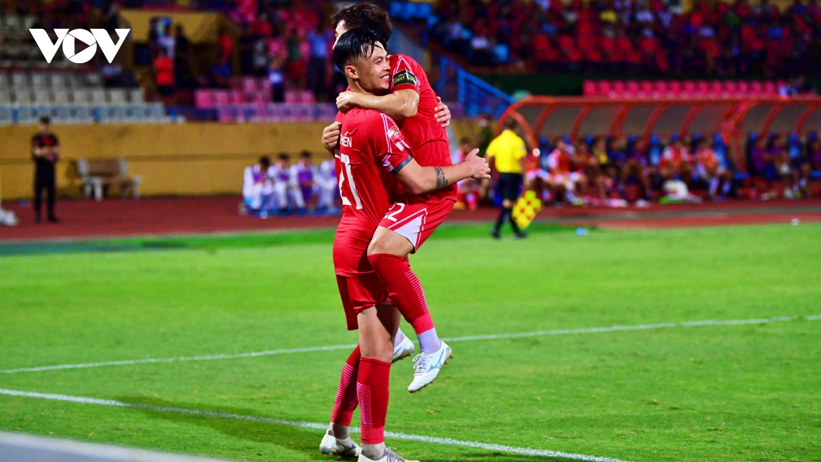 Đức Chiến đi vào lịch sử V-League trong ngày Viettel FC thắng 4-0 Hà Tĩnh