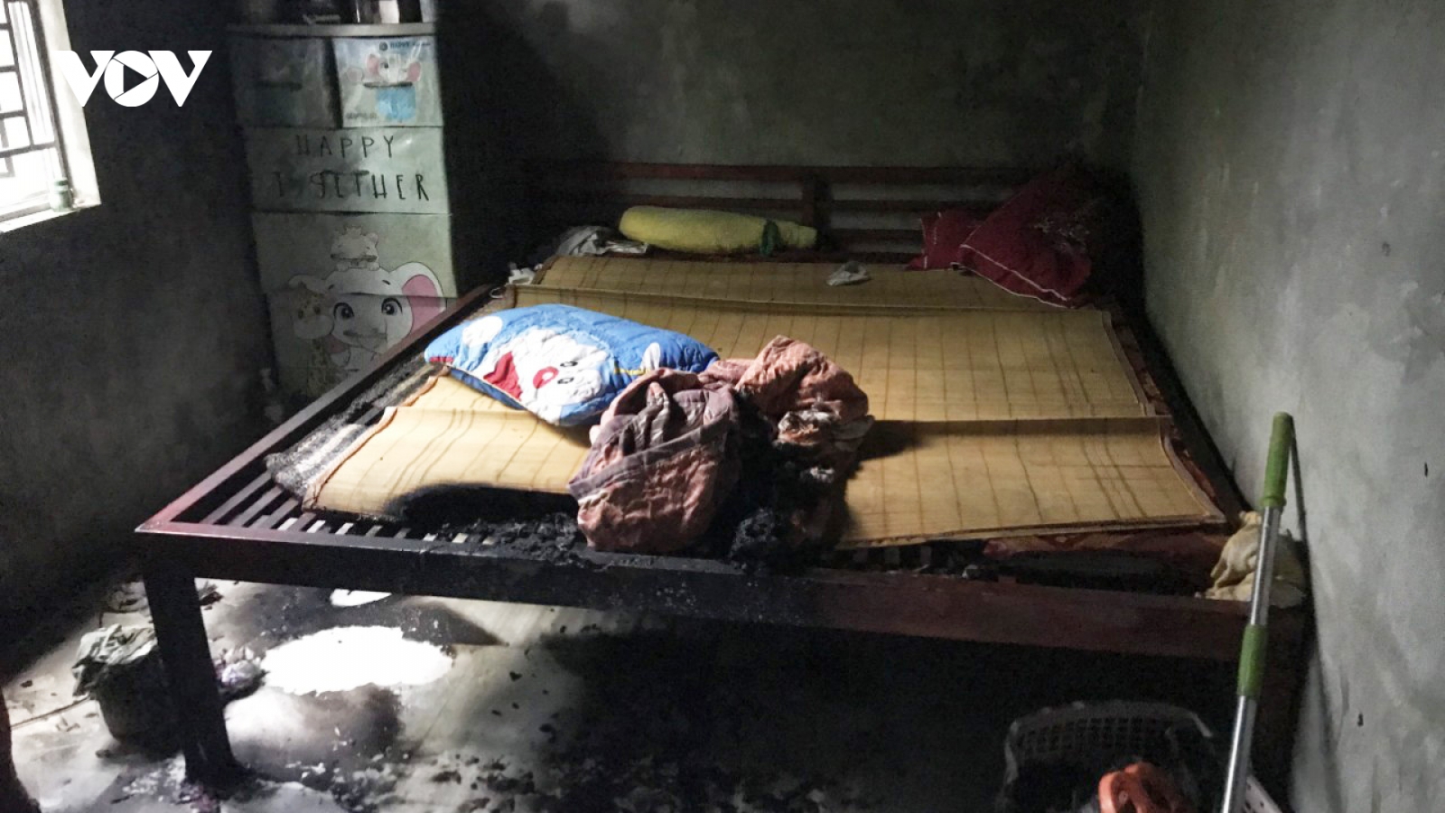 Bé trai tử vong và 3 người lớn bị thương trong vụ cháy ở Hòa Bình