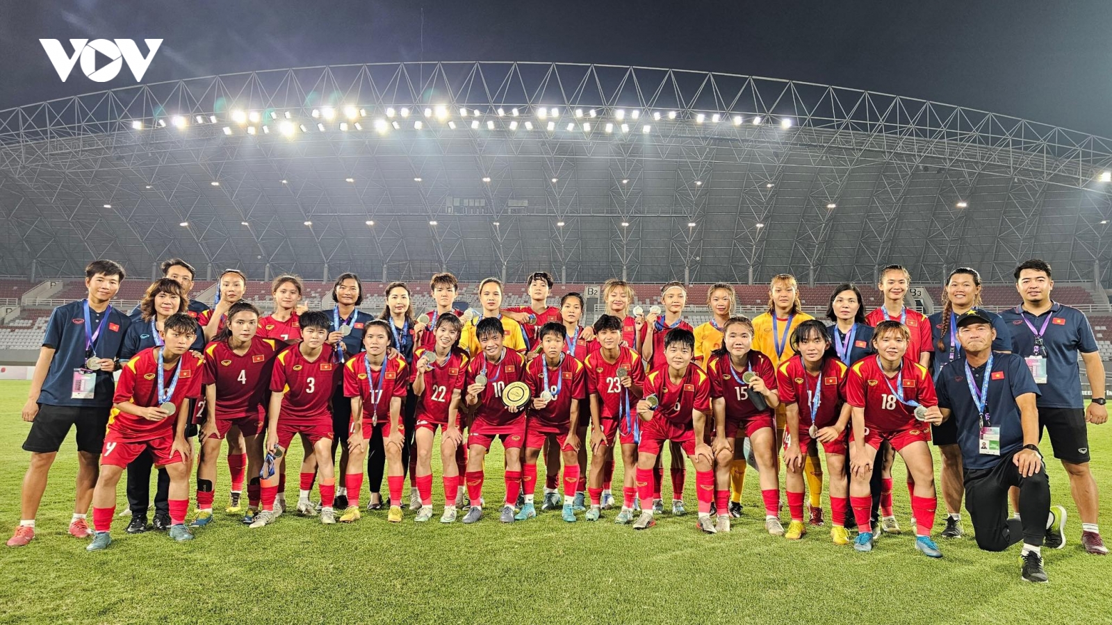 Thầy trò HLV Akira nói gì sau khi U19 nữ Việt Nam thua Thái Lan ở chung kết