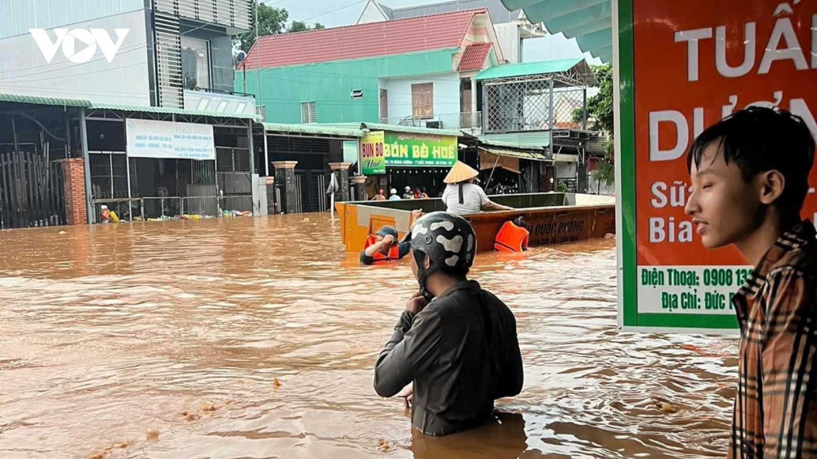 Mưa lớn khiến nhiều căn nhà ở Bình Phước ngập gần 2m