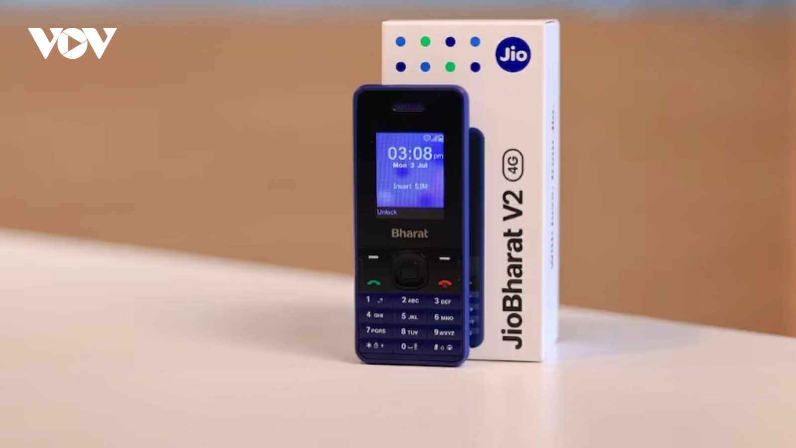 Vì sao chiếc điện thoại giá 12 USD này lại được xem là "báu vật" tại Ấn Độ?