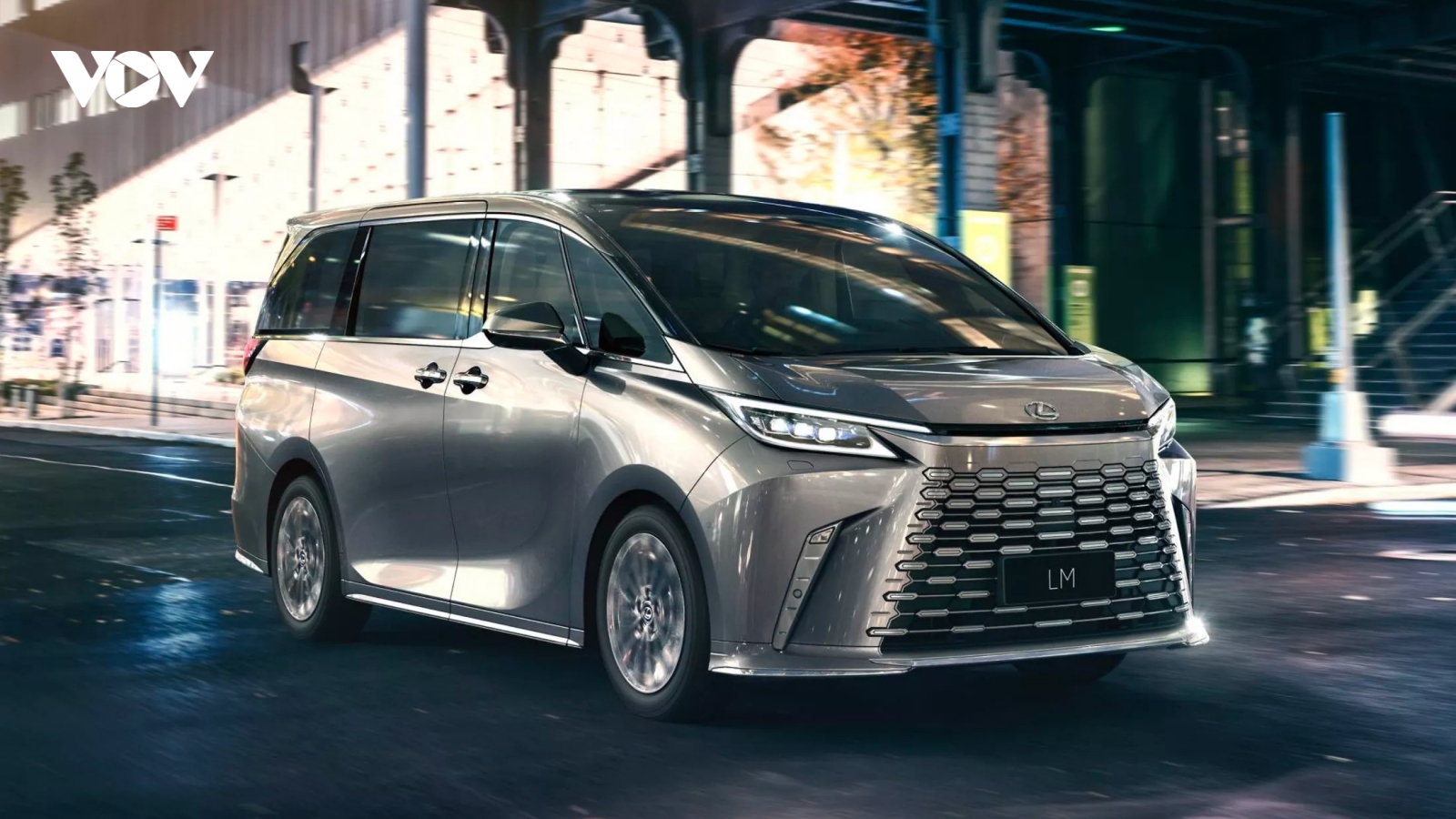 Tiết lộ mức giá của "chuyên cơ mặt đất" Lexus LM 2024 sắp trình làng