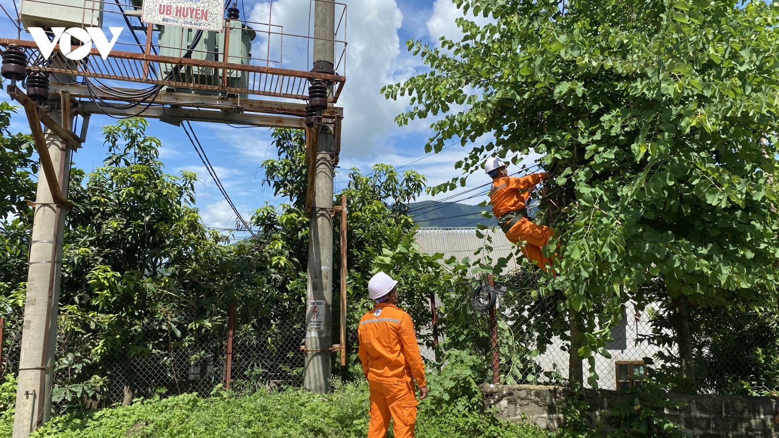 Sơn La khắc phục sự cố, cung ứng điện an toàn mùa mưa lũ