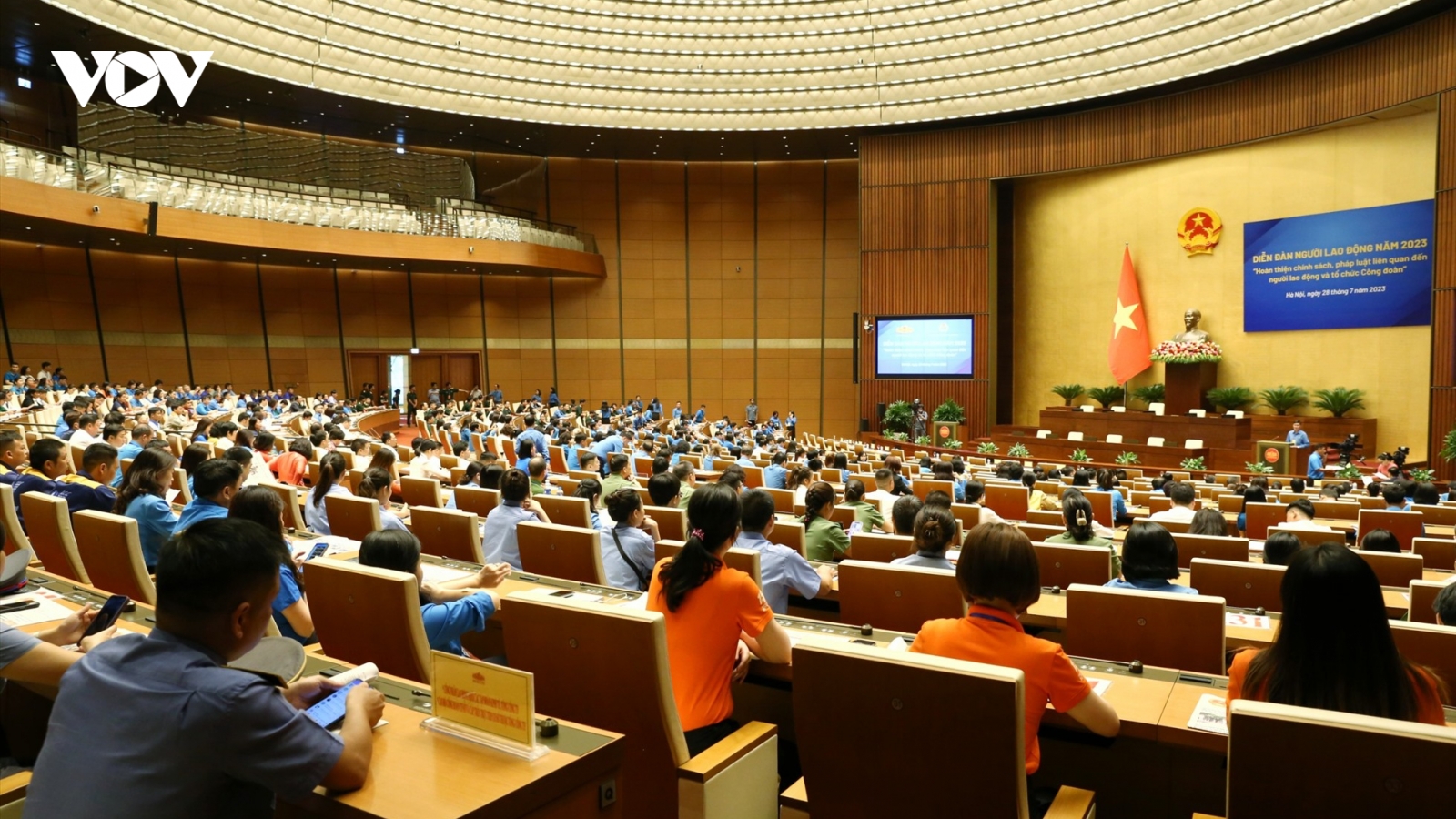“Cuộc tiếp xúc cử tri đặc biệt” ngay tại Hội trường Diên Hồng