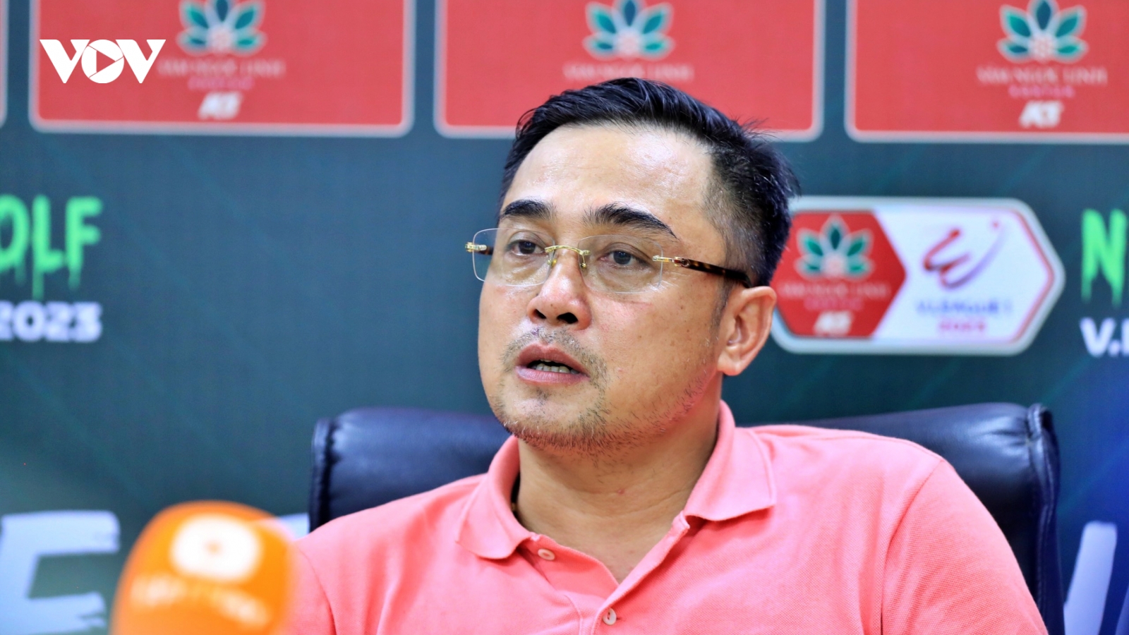 CLB Bình Định thua ngược Hà Nội FC, HLV Đức Thắng bức xúc với trọng tài