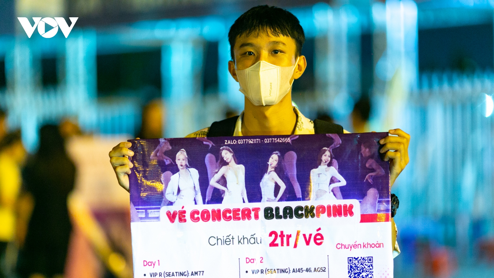 Sát show diễn Blackpink, dân phe vé đổ bộ sân vận động Mỹ Đình