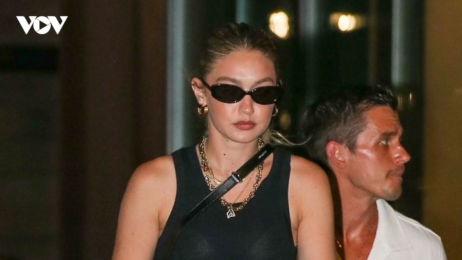 Gigi Hadid rạng rỡ giữa ồn ào hẹn hò Leonardo DiCaprio
