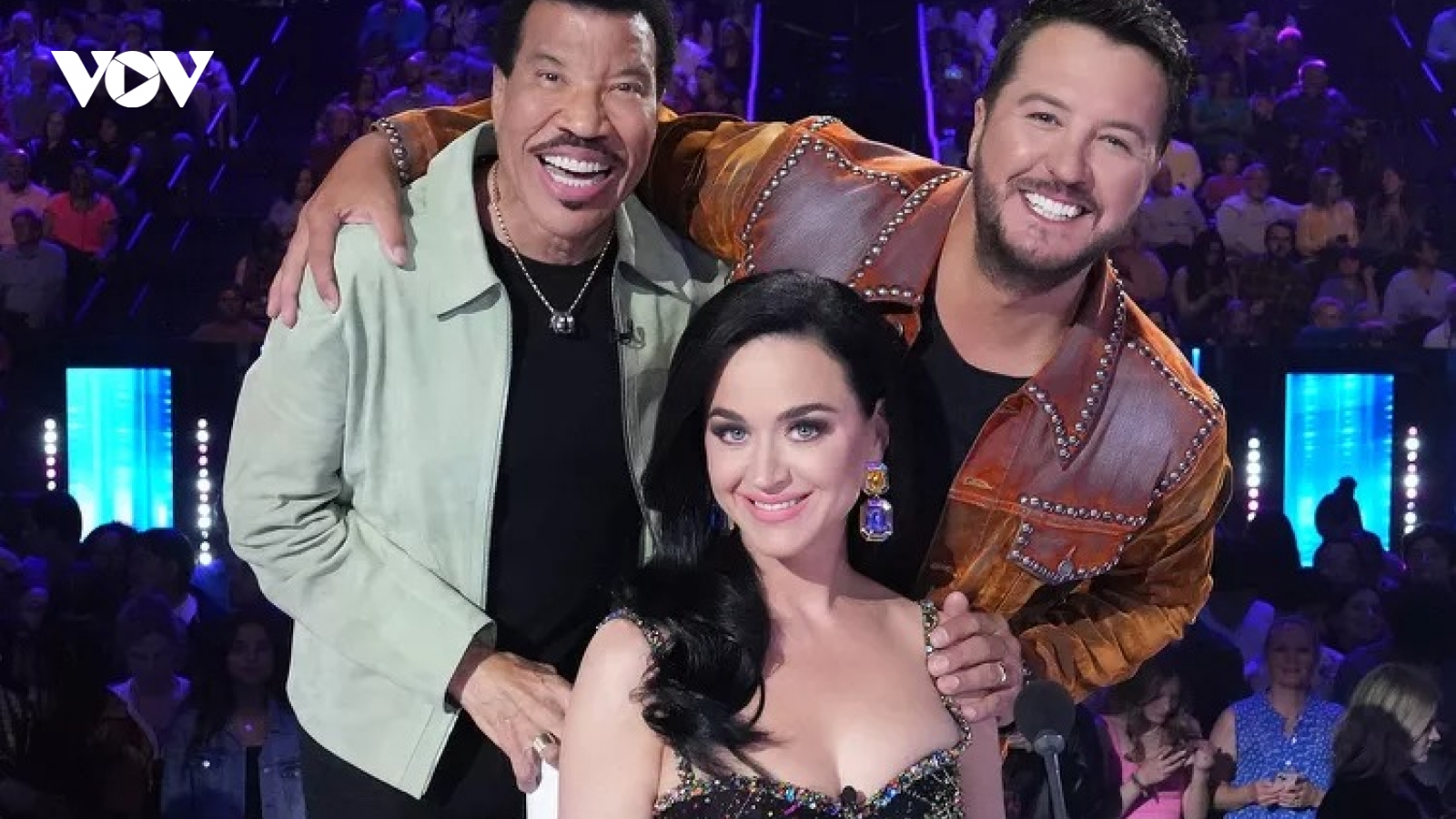 Katy Perry tiếp tục làm giám khảo American Idol bất chấp khán giả phản đối