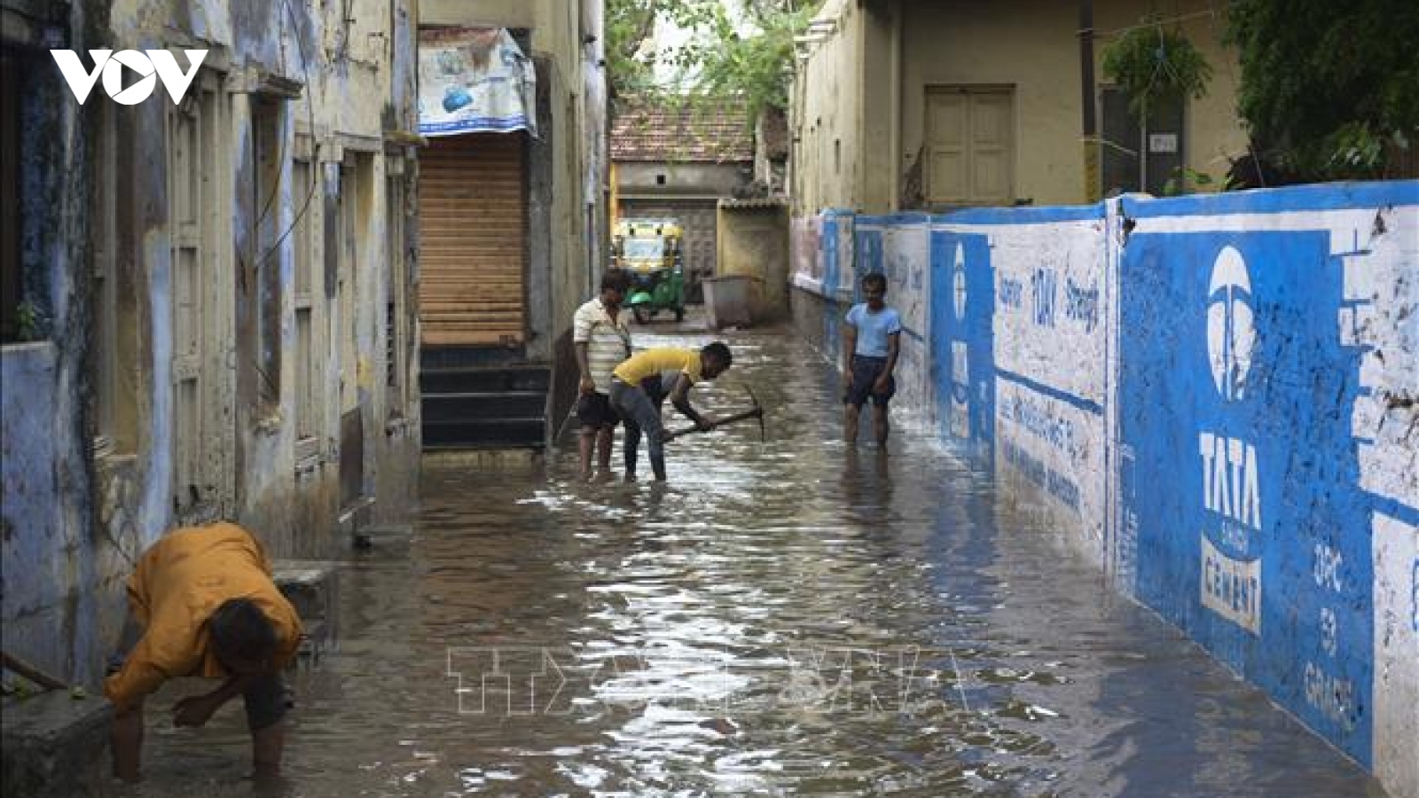 Thủ đô New Delhi ngập lụt nghiêm trọng