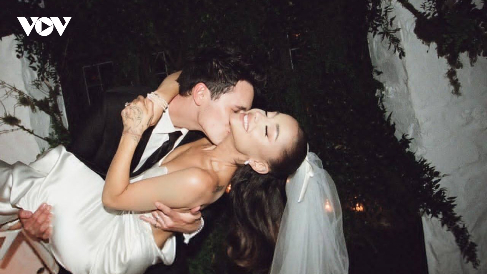 Tình trường của "tiểu diva" Ariana Grande trước khi ly hôn chồng doanh nhân