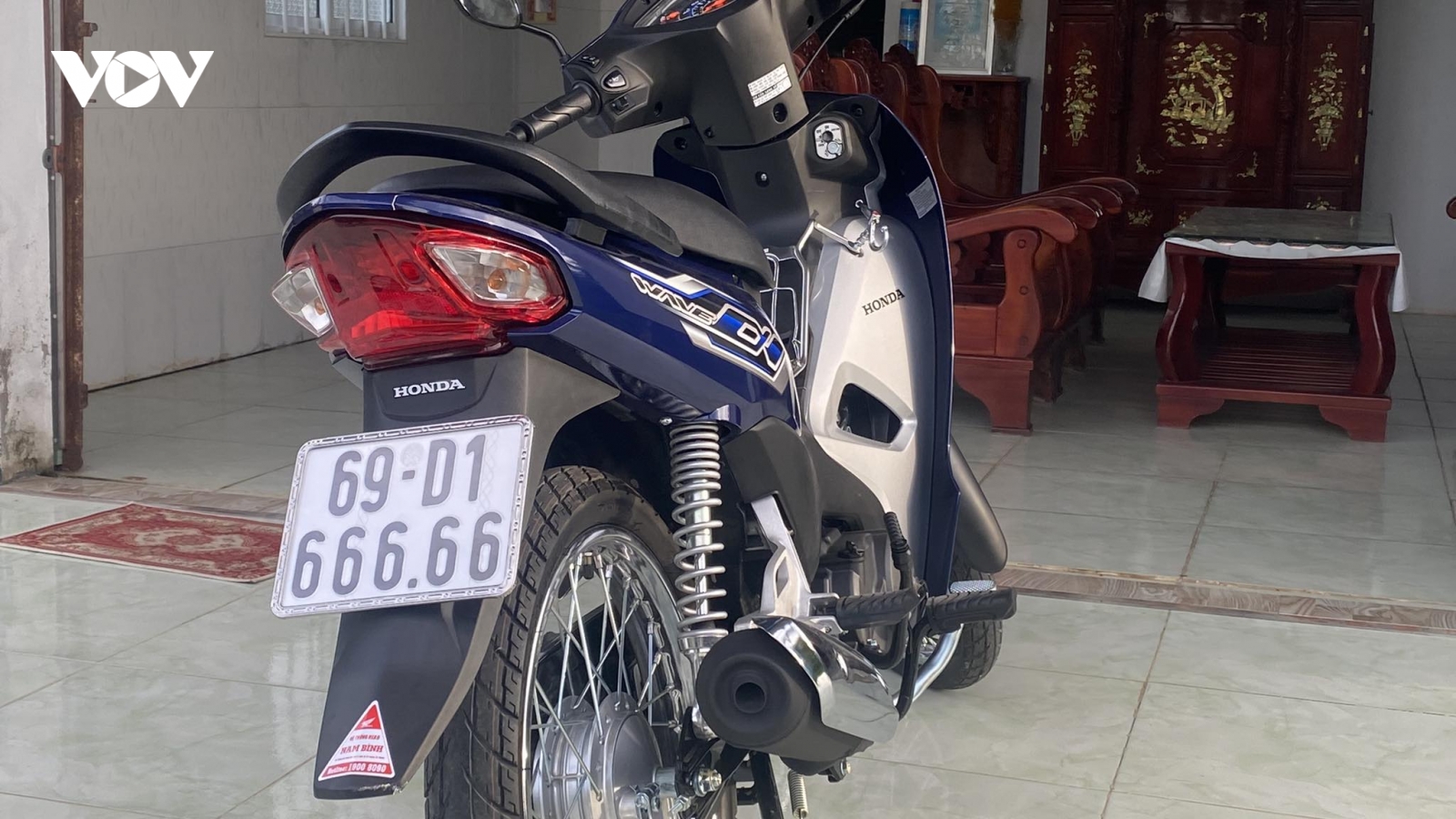 Thanh niên làm tiếp thị hàng bấm được biển ngũ quý 6