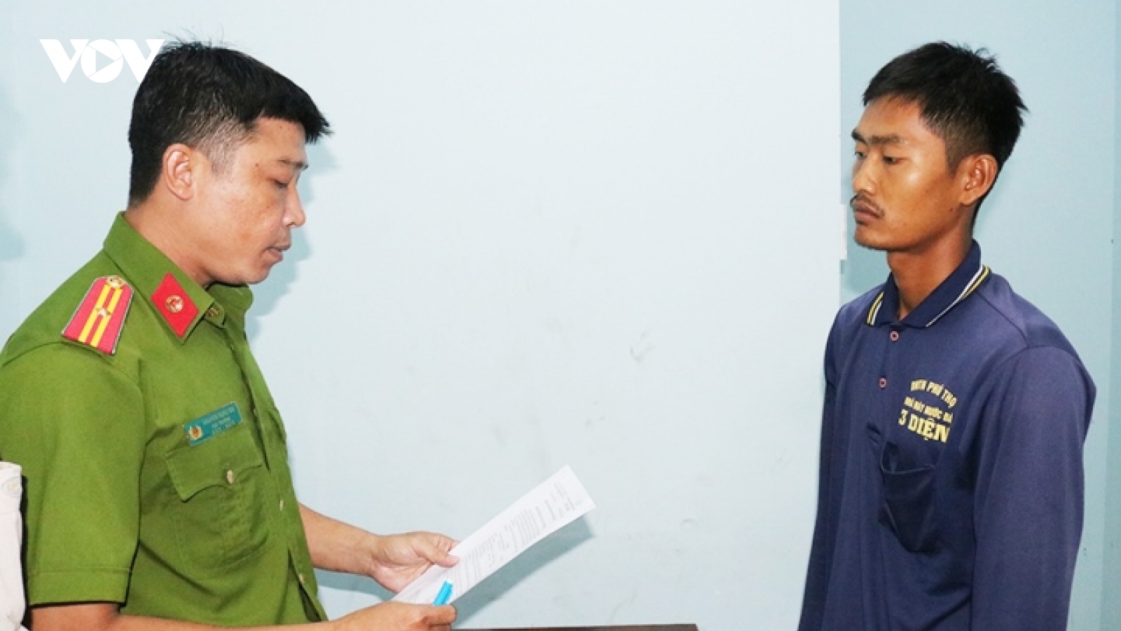 Tạm giữ hình sự cha dượng bạo hành bé trai 14 tuổi ở An Giang