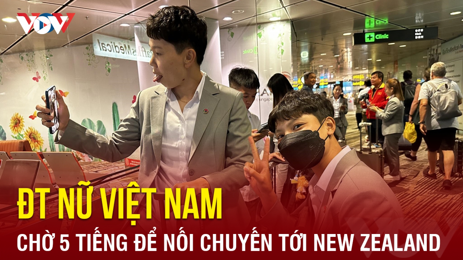 ĐT nữ Việt Nam tới Singapore, chờ 5 tiếng để bay nối chuyến đến New Zealand