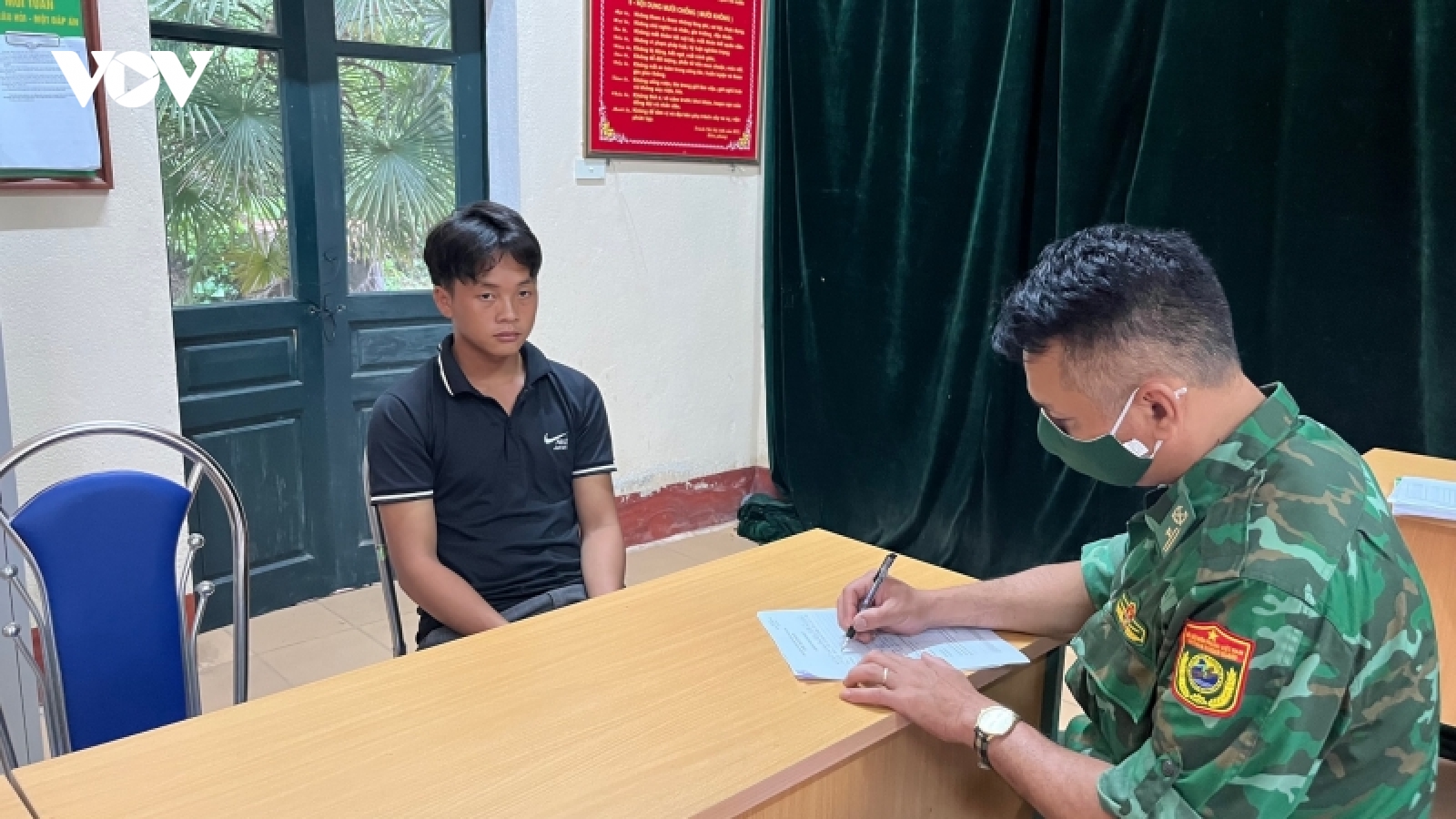 Khởi tố vụ án dùng túi nilon đưa người vượt sông biên giới về Việt Nam