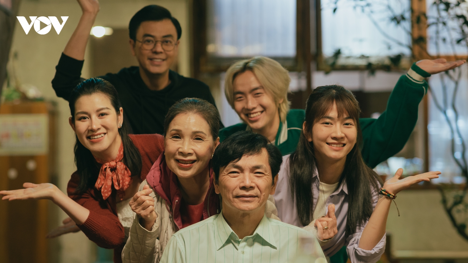 Lê Bống được NSND Trung Anh động viên khi "diễn đơ"