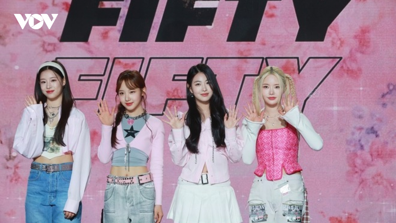 Bất chấp ồn ào, Fifty Fifty lập kỉ lục mới trên Billboard bỏ xa Blackpink