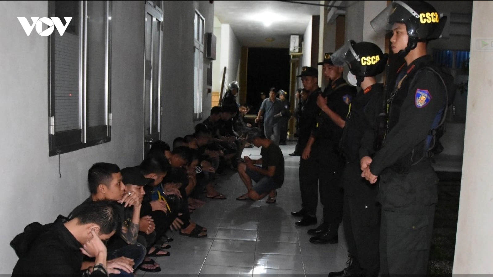 Băng giang hồ mang súng, áo chống đạn bị bắt trên cầu Rạch Miễu khai gì?