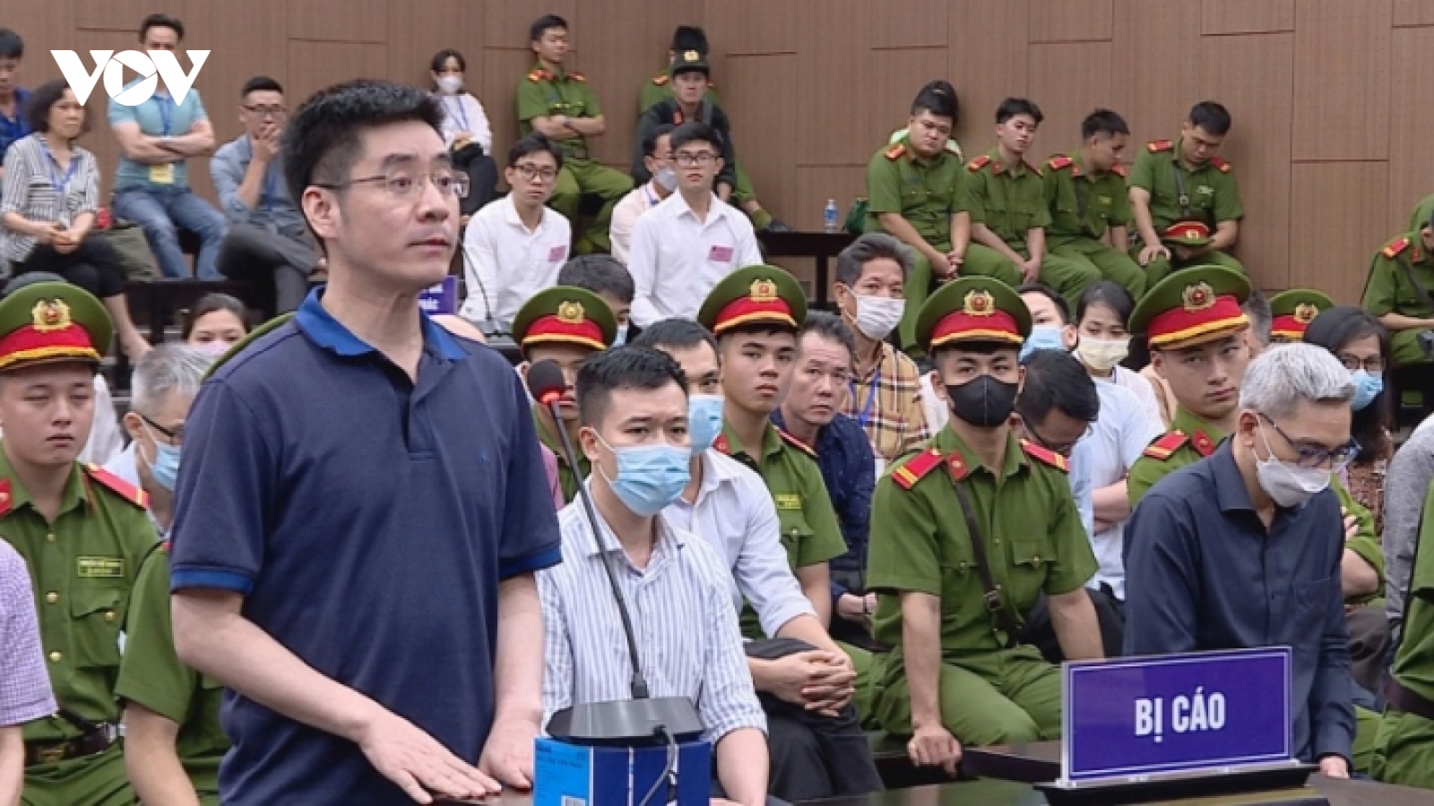 Công bố video cựu điều tra viên Hoàng Văn Hưng nhận chiếc cặp nghi chứa 450.000 USD