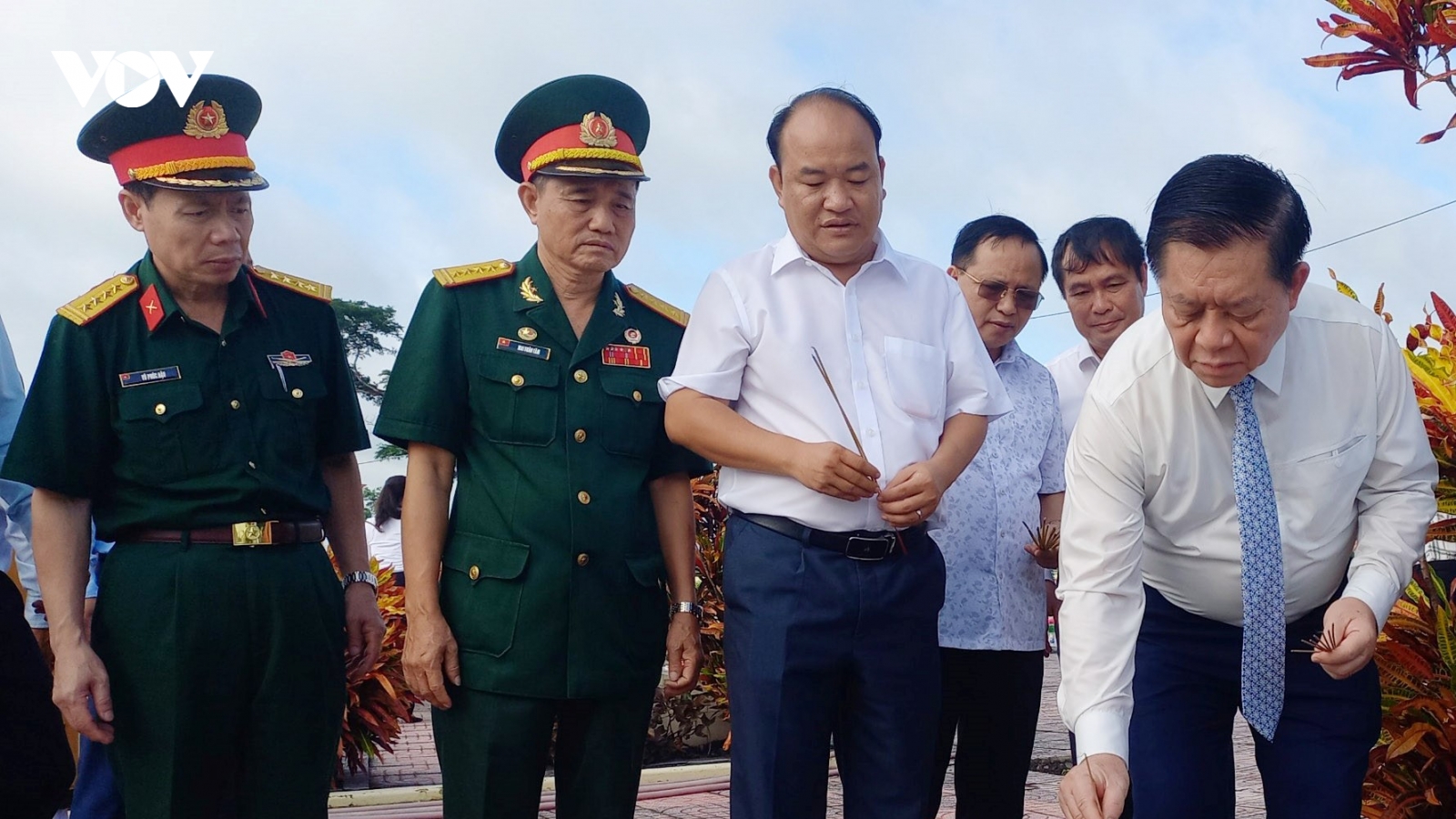 Trưởng Ban Tuyên giáo Trung ương thăm, tặng quà tại tỉnh Tiền Giang dịp 27/7