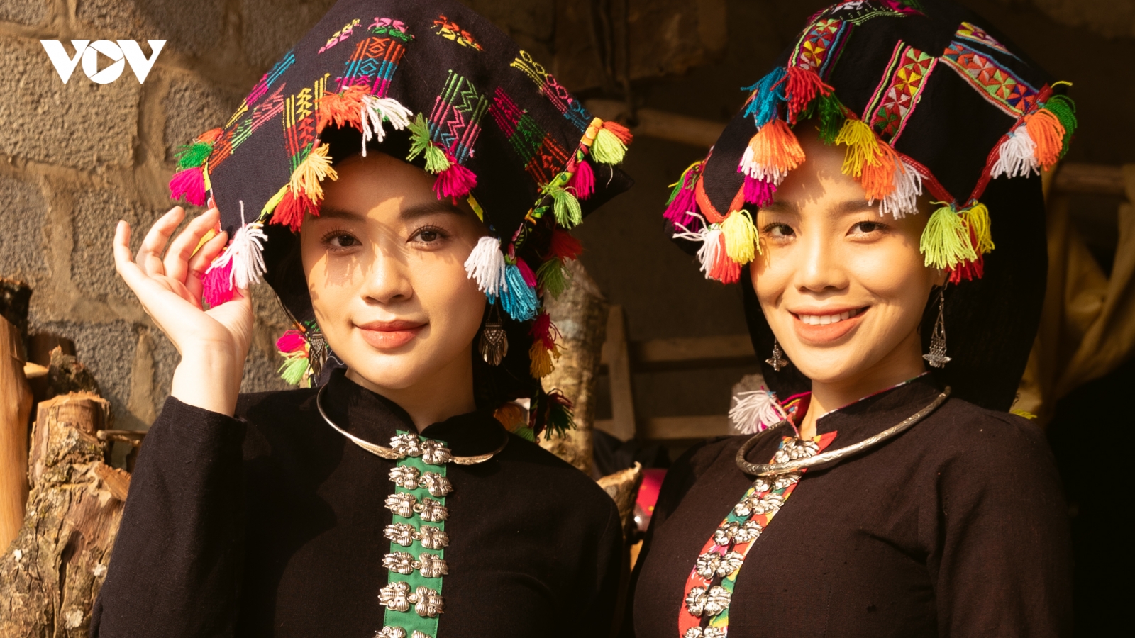 Sao Mai Thu Hằng cùng Sèn Hoàng Mỹ Lam hát về Tây Bắc