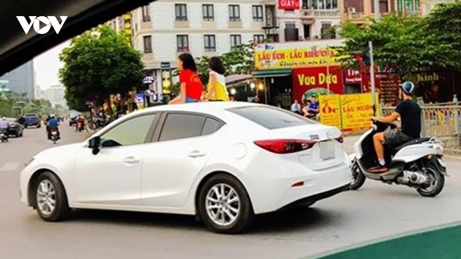Trẻ dưới 10 tuổi sẽ không được ngồi ghế trước của ô tô?