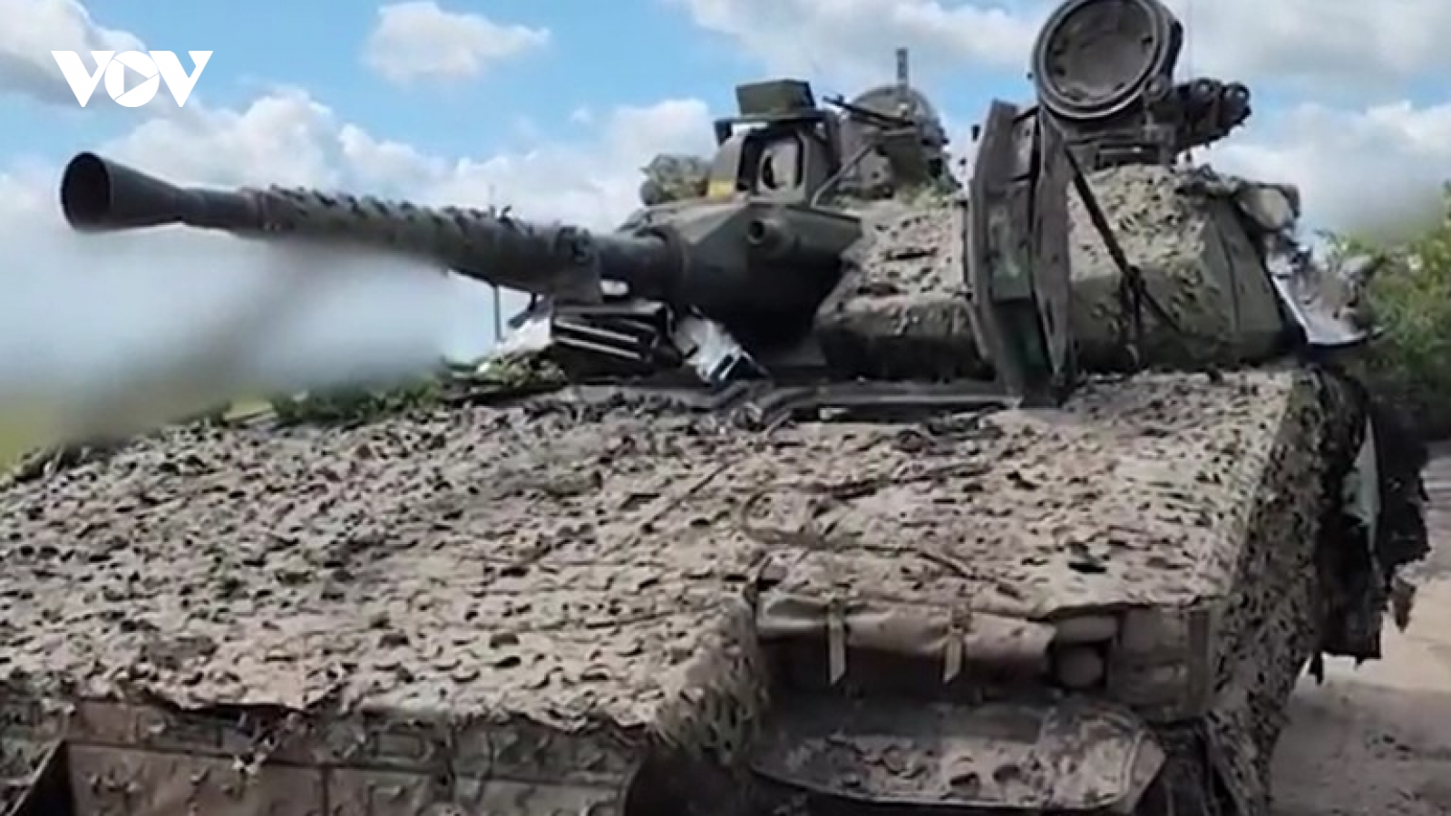 Khoảnh khắc trực thăng Ka-52 phóng tên lửa làm nổ tung tiền đồn của Ukraine
