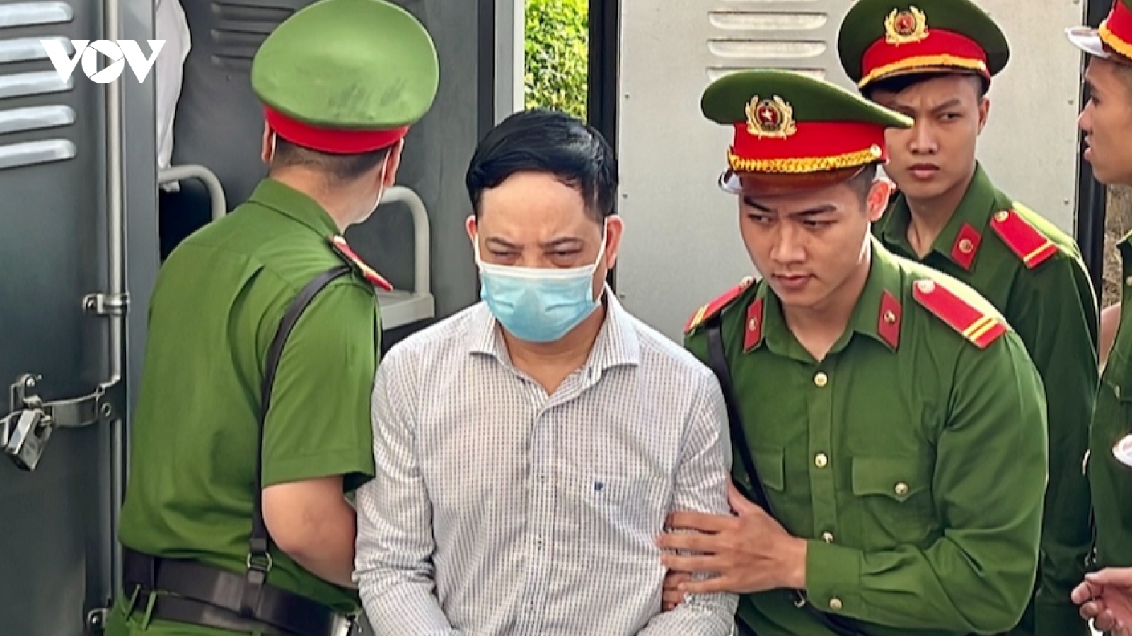 Người nhận hối lộ nhiều nhất vụ chuyến bay giải cứu khai dùng tiền mua đất