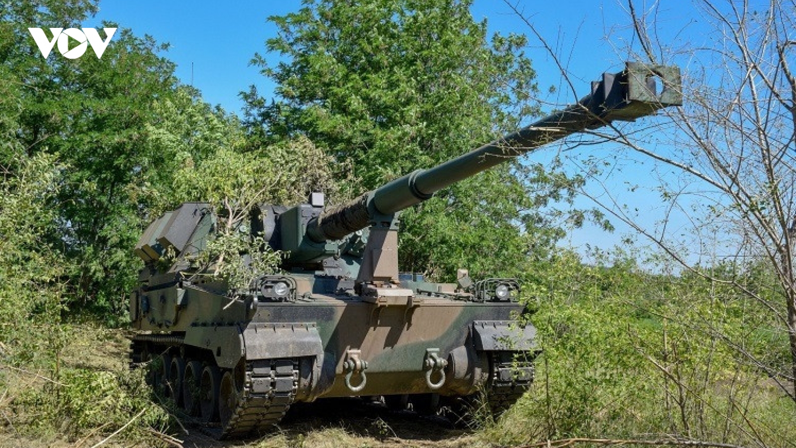 Pháo tự hành M109 của Ukraine “nấp” trong rừng, tung đòn phản kích Nga