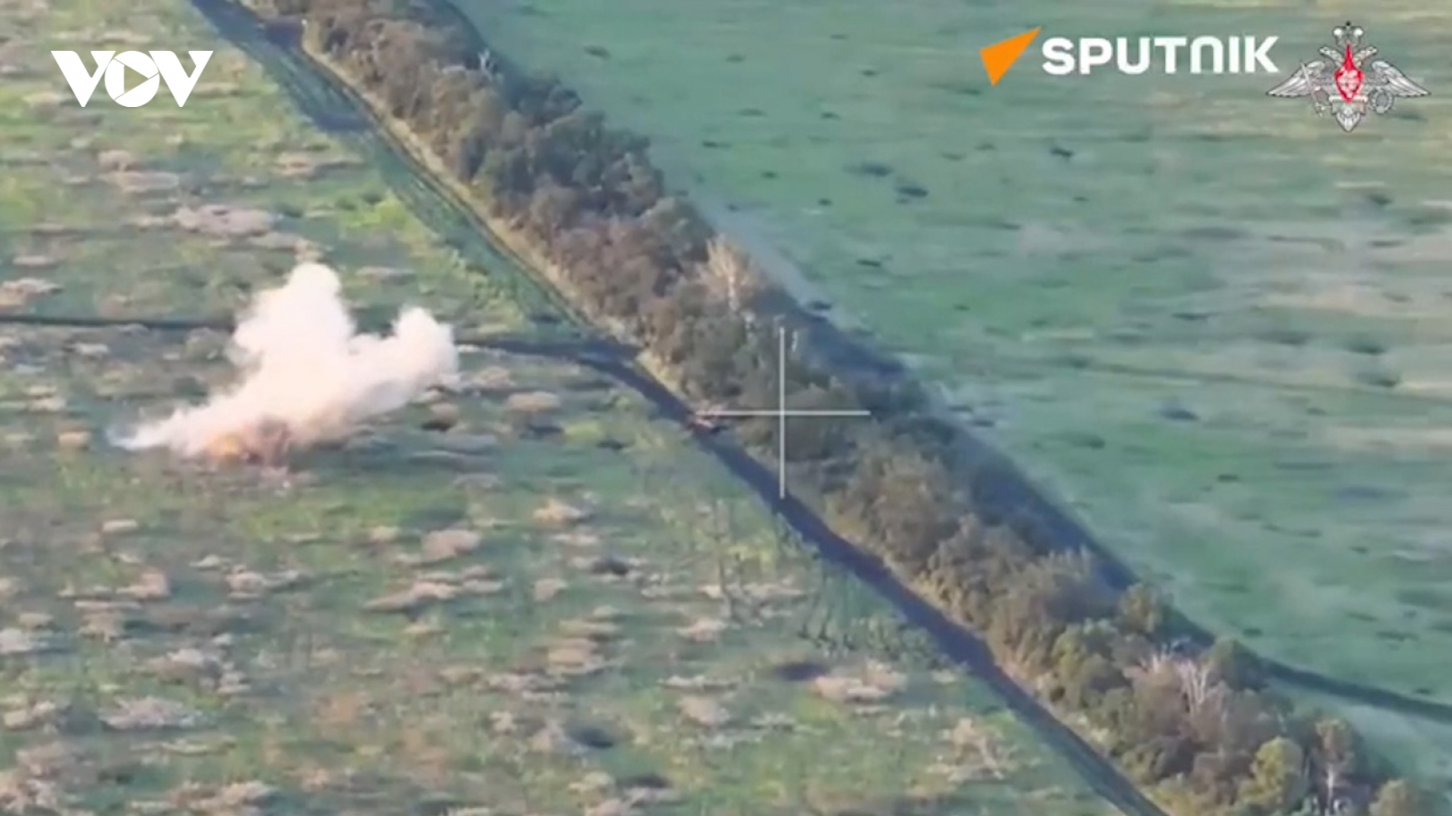 Pháo cối tự hành Nona-SVK của Nga phá hủy xe bọc thép Ukraine ở Donetsk