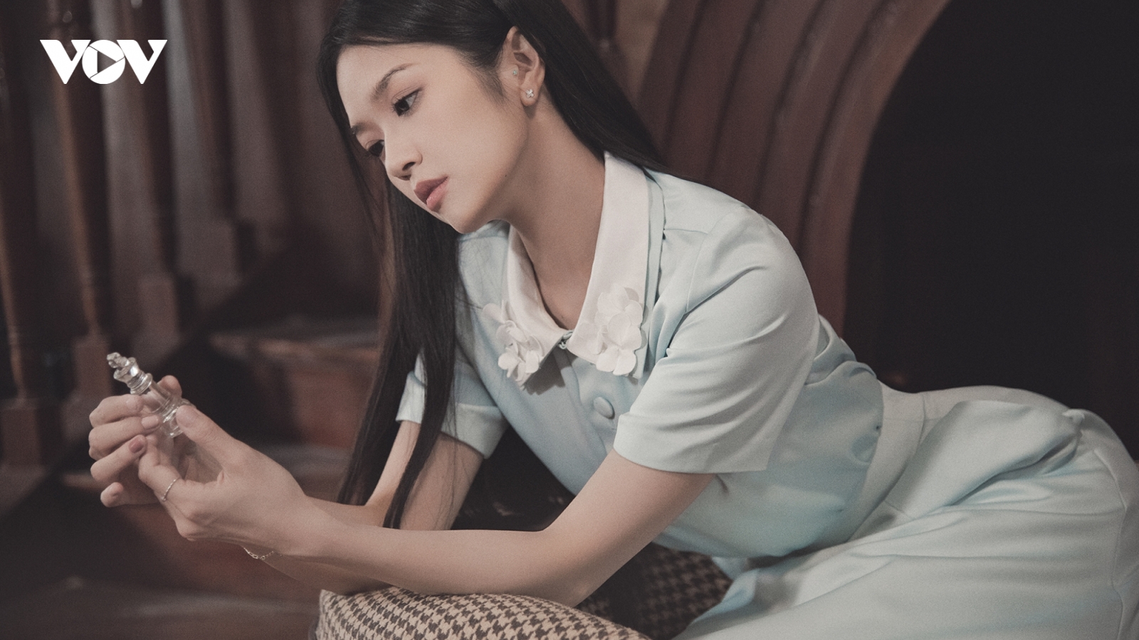 Suni Hạ Linh ra MV kể về mối quan hệ mập mờ, không rõ bạn hay yêu