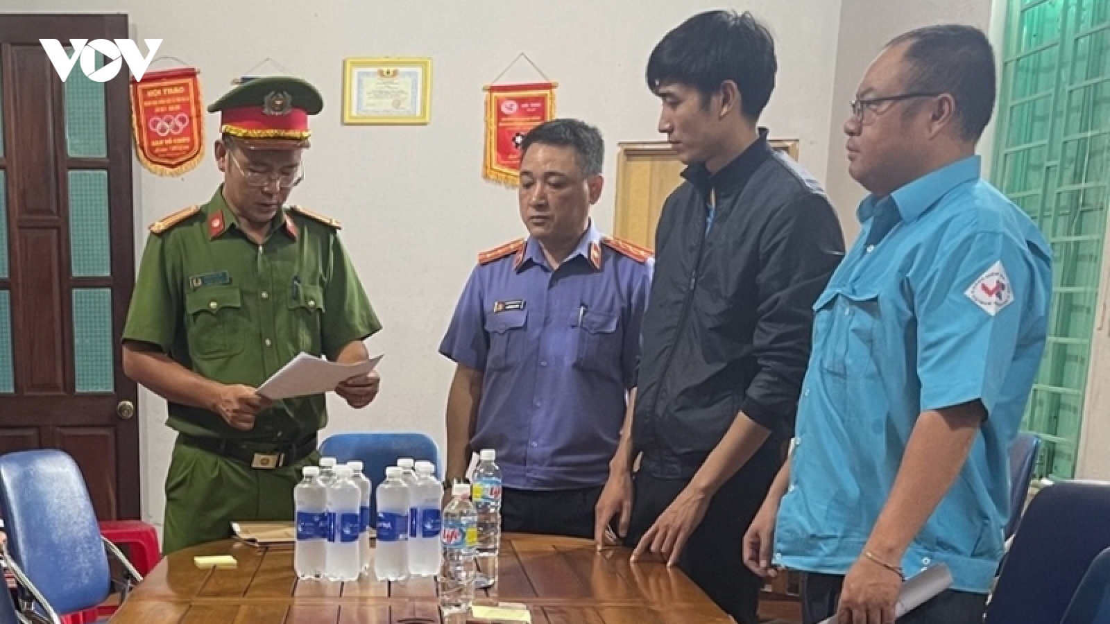 Độ ô tô rồi nhờ lãnh đạo trung tâm đăng kiểm hợp thức hóa để bán kiếm lời