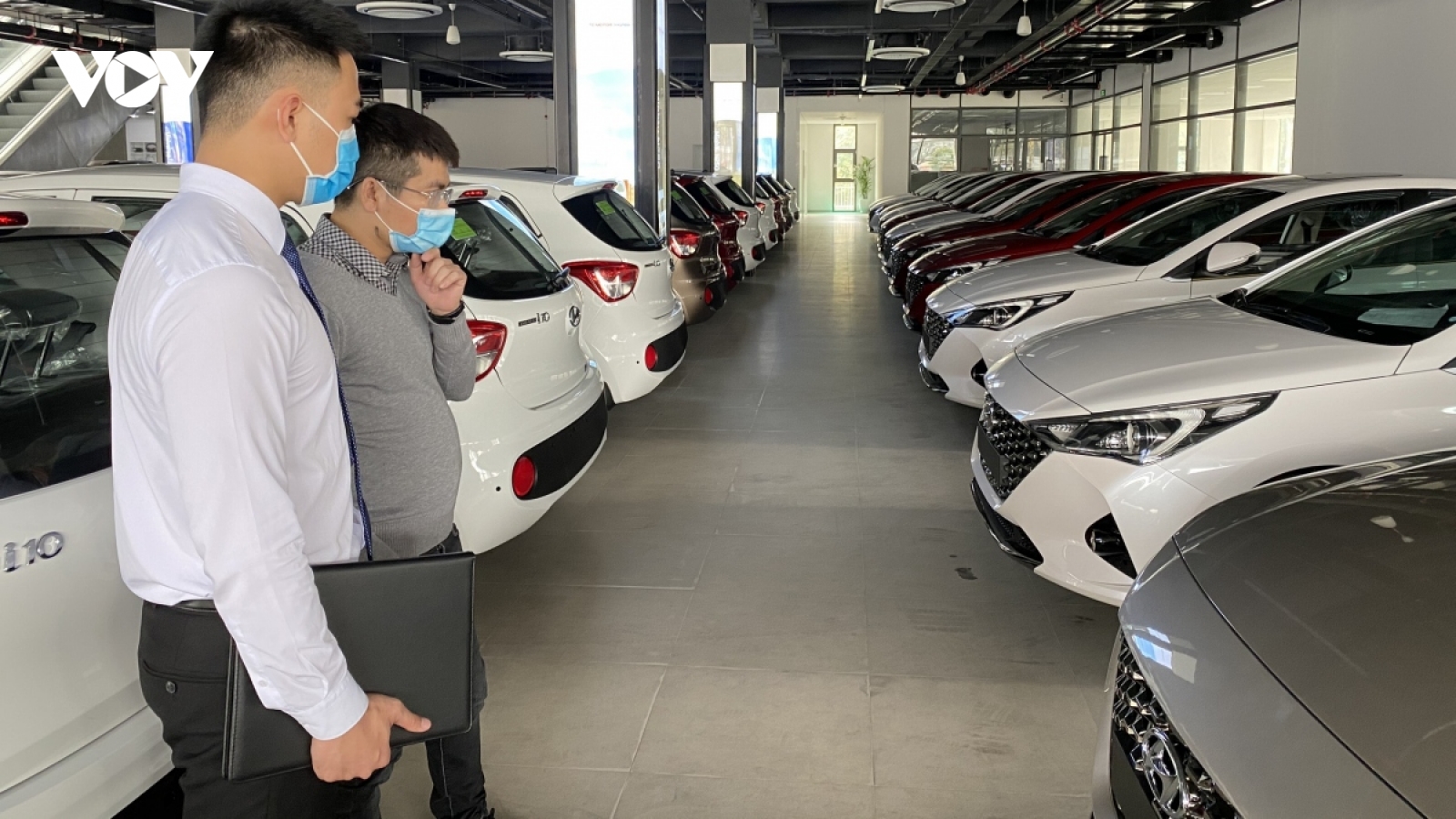 Các hãng xe đồng loạt “tăng tốc” đón đầu thị trường