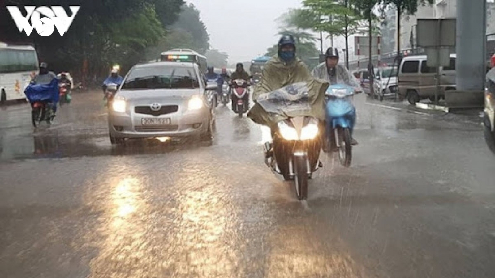 Thời tiết hôm nay (1/7): Dự báo cả nước có mưa dông từ chiều tối