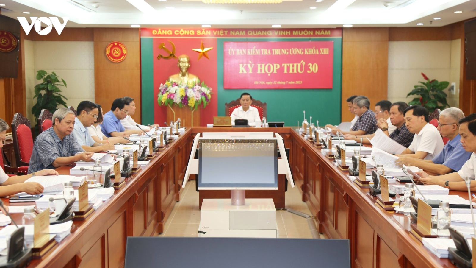 Ủy ban Kiểm tra Trung ương kỷ luật và đề nghị kỷ luật nhiều cán bộ