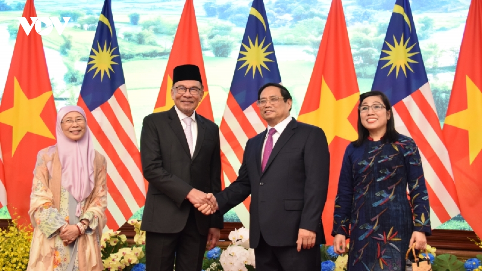 Thủ tướng Phạm Minh Chính chủ trì lễ đón và hội đàm với Thủ tướng Malaysia