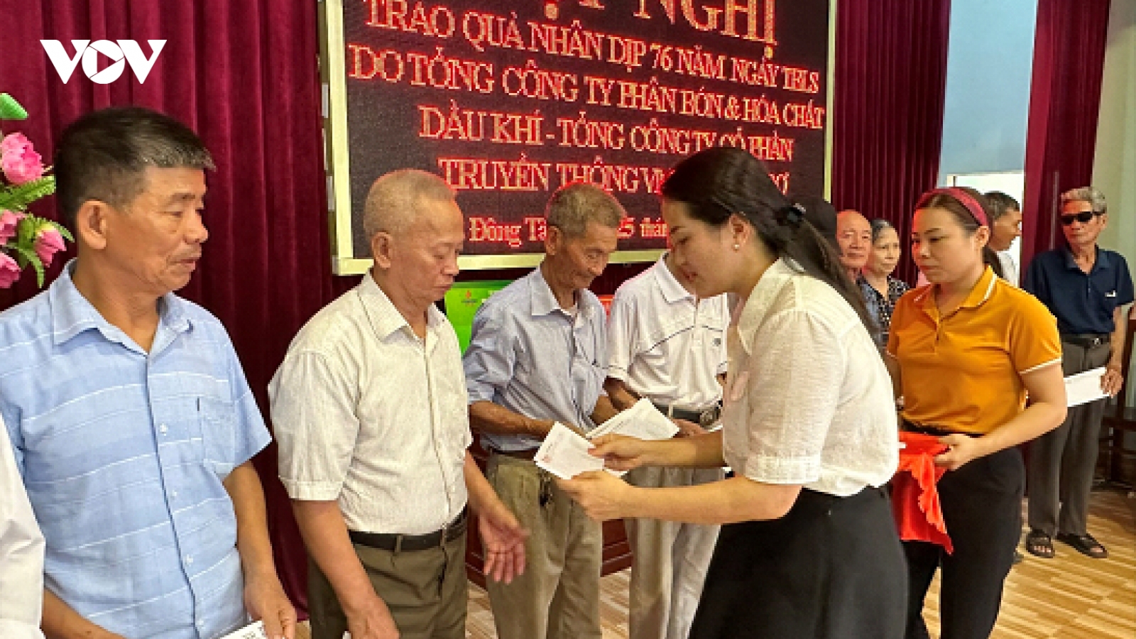 Chuỗi hoạt động “Đền ơn đáp nghĩa” nhân kỉ niệm 76 năm ngày Thương binh-Liệt sĩ