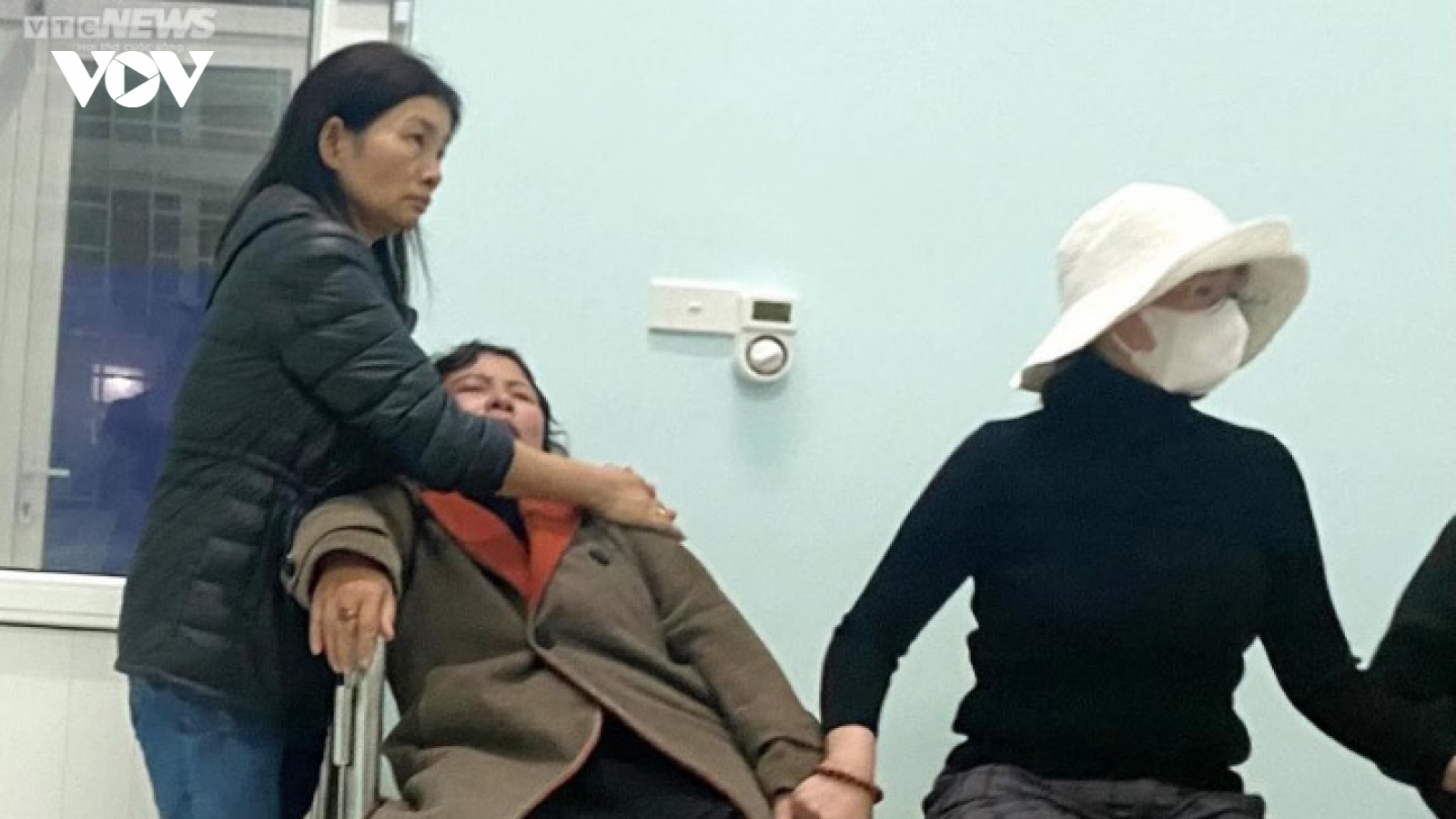 Sạt lở đèo Bảo Lộc: Tiếng khóc xé lòng của những người con, người vợ trong đêm