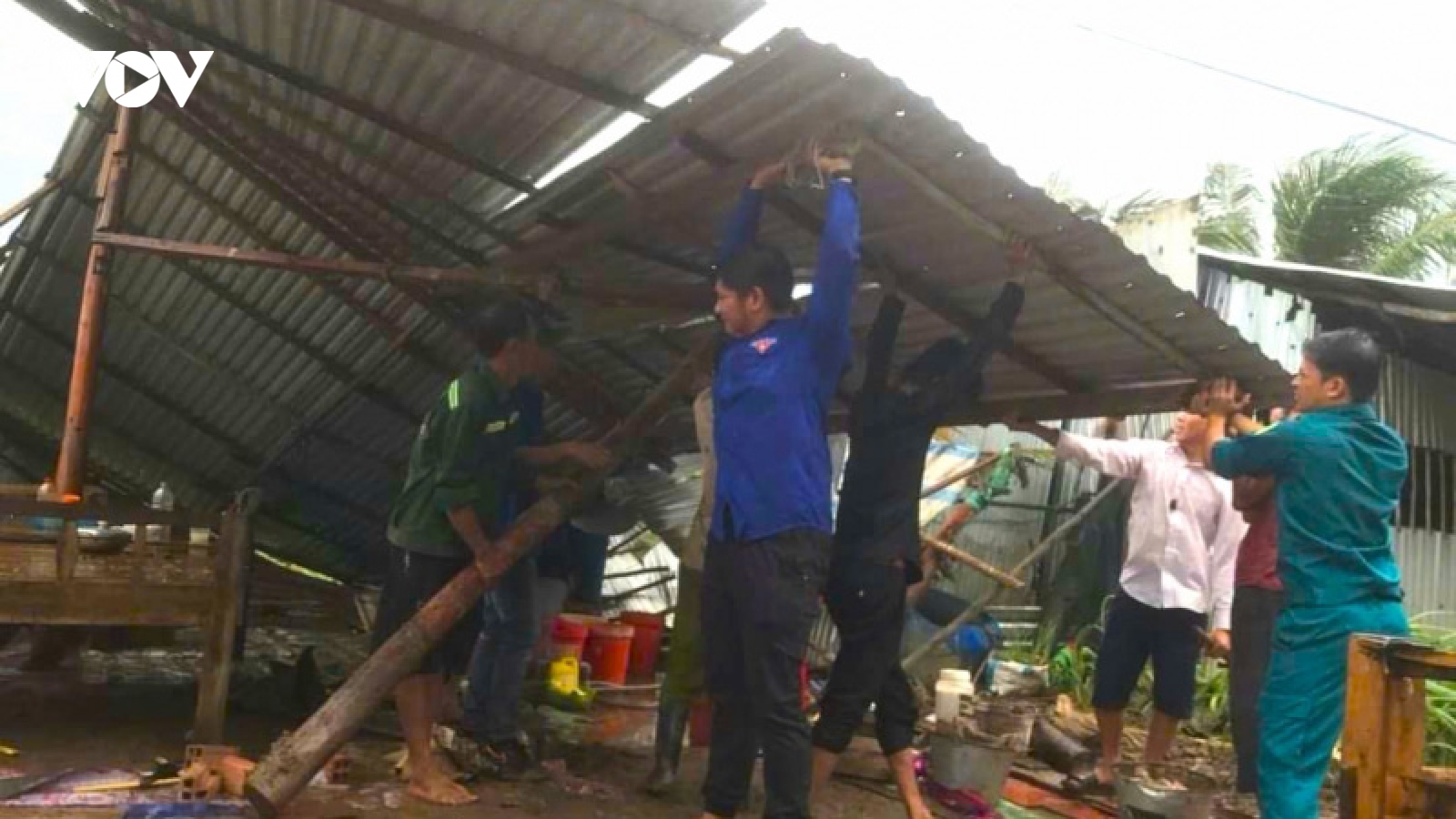 Gần 500 căn nhà ở Cà Mau bị sập, tốc mái vì ảnh hưởng bão số 1
