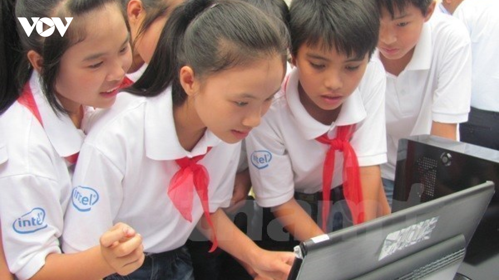 Bảo vệ trẻ em tránh những rủi ro trên môi trường mạng internet