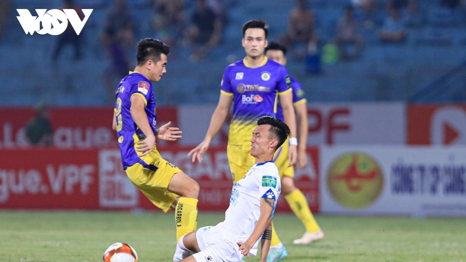 Trụ cột báo tin dữ, Hà Nội FC nguy cơ "nợ chồng nợ" trước Bình Định
