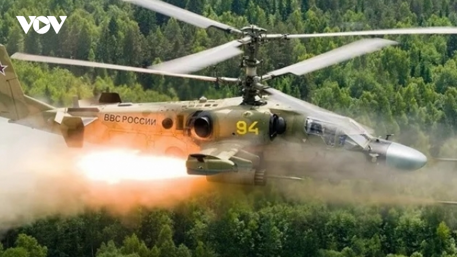 Trực thăng Ka-52 của Nga phóng tên lửa bắn nổ thiết giáp Ukraine