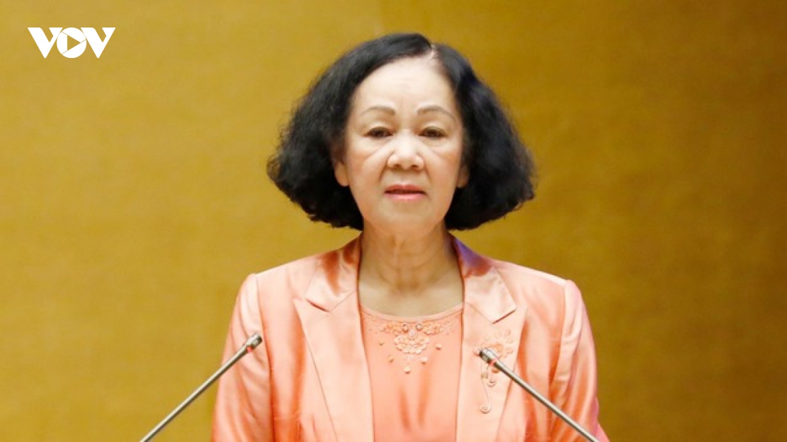 Bộ Chính trị cấm bố trí người nhà cùng làm lãnh đạo ở những ngành nào?