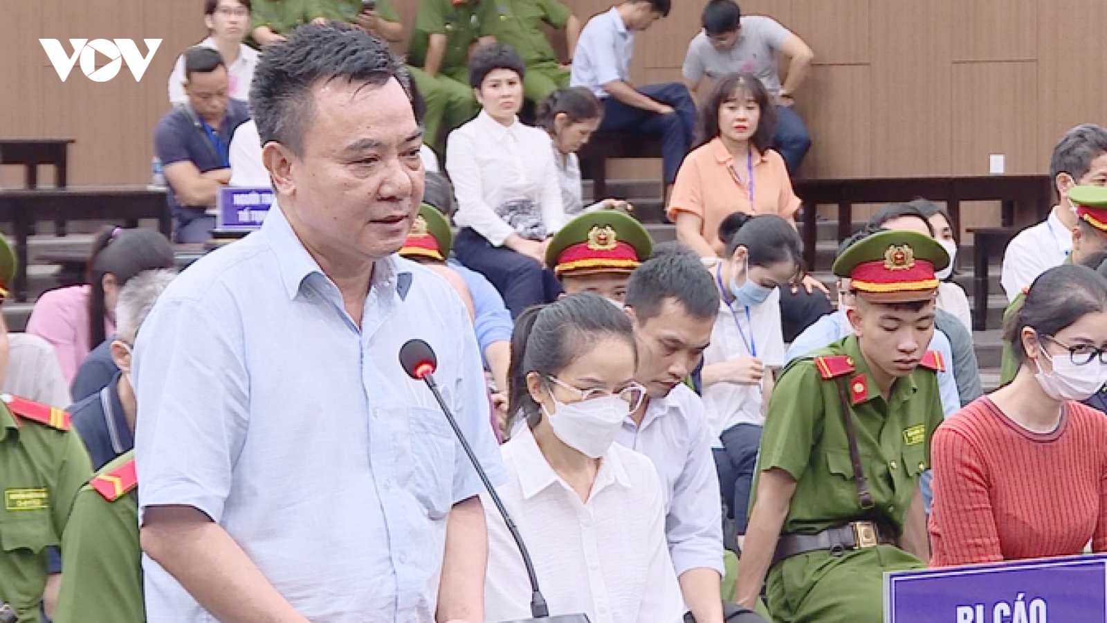 Bị cáo Nguyễn Anh Tuấn nêu quan điểm phản bác Hoàng Văn Hưng
