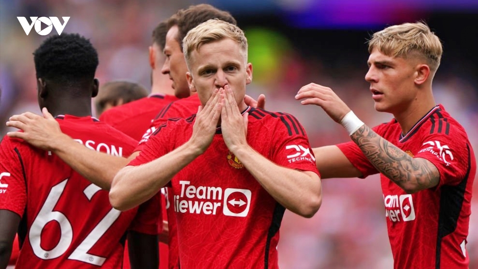 Van de Beek tỏa sáng, MU đánh bại Lyon